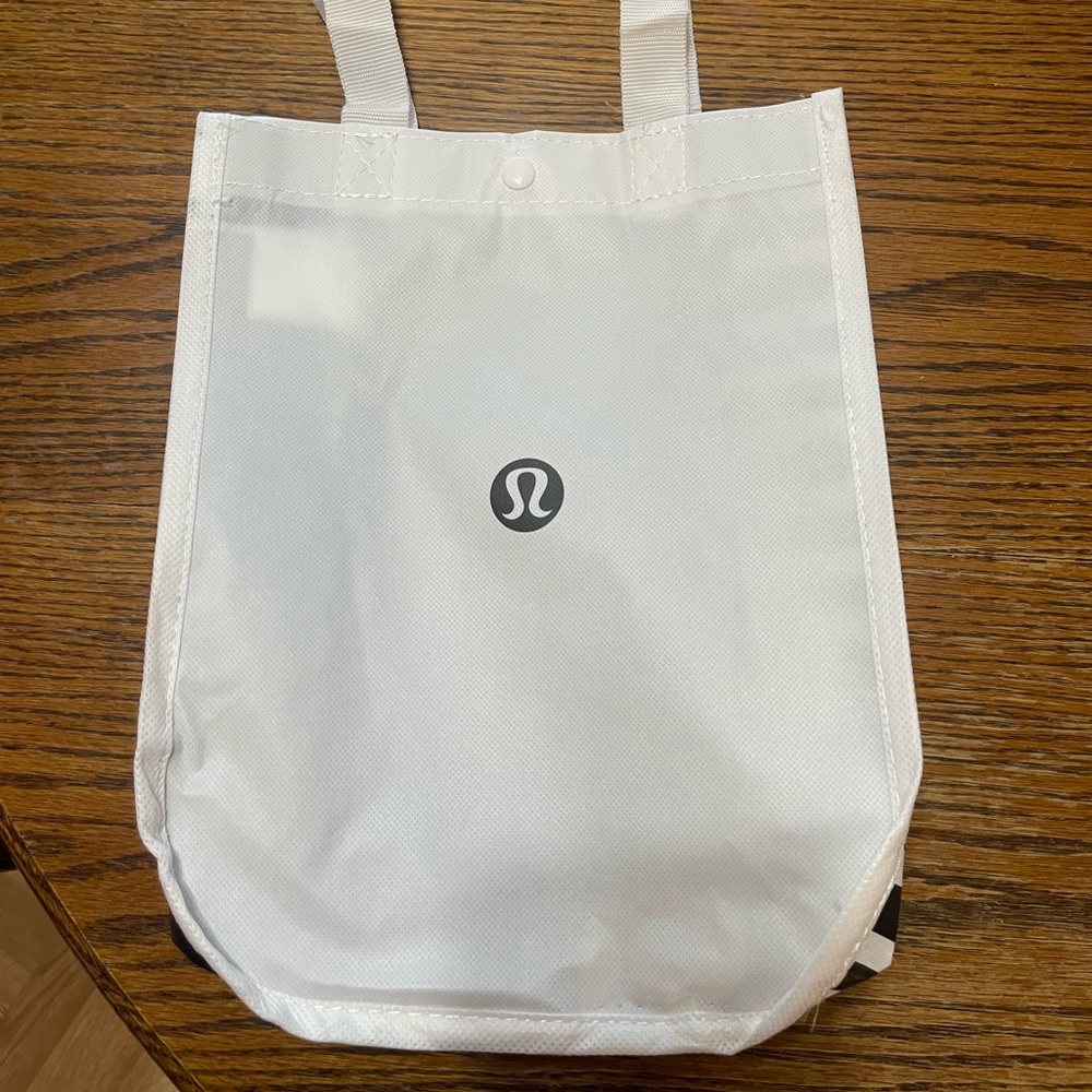WHITE LULULEMON BAG